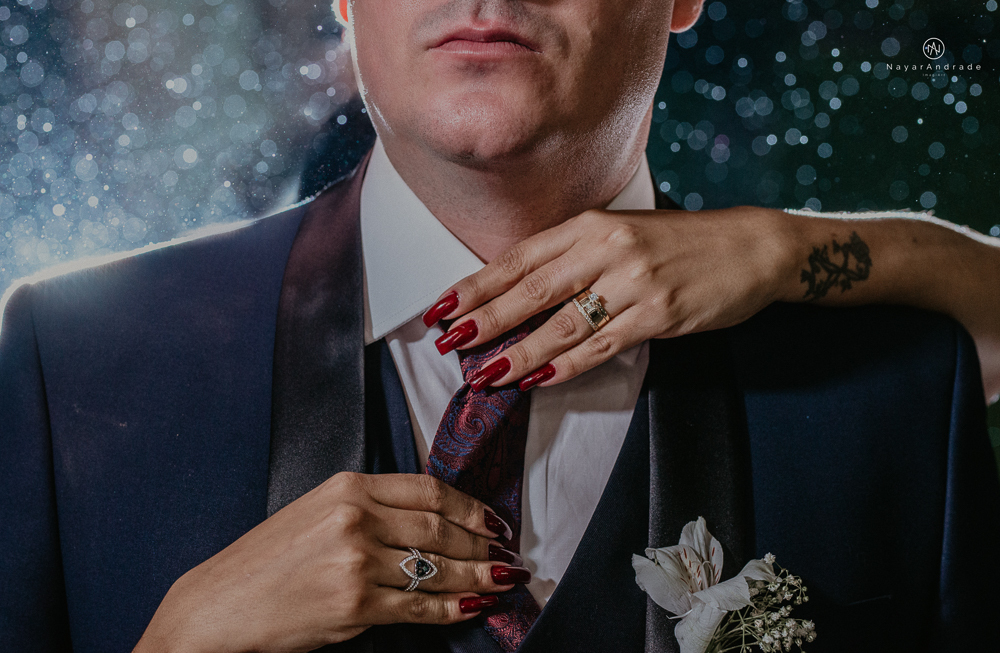 Casamento noturno tematico exclusivo com casal estiloso fotos envolvendo efeitos especiais de fogo e chuva no buffet orion e assessoria jean michel  noiva veste santos maison e noivo veste ricardo almeida fotografia nayara andrade imagiart