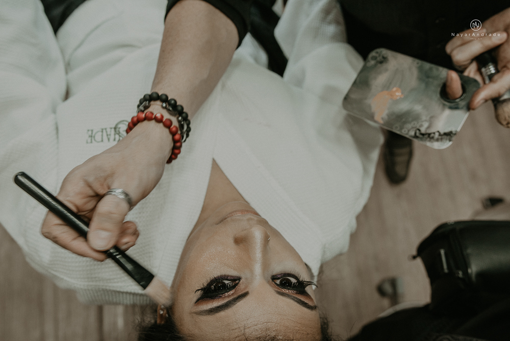 Casamento noturno tematico exclusivo com casal estiloso fotos envolvendo efeitos especiais de fogo e chuva no buffet orion e assessoria jean michel  noiva veste santos maison e noivo veste ricardo almeida fotografia nayara andrade imagiart