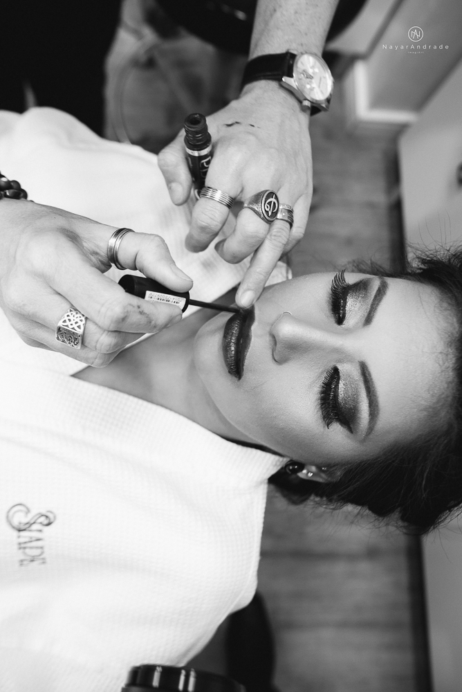 Casamento noturno tematico exclusivo com casal estiloso fotos envolvendo efeitos especiais de fogo e chuva no buffet orion e assessoria jean michel  noiva veste santos maison e noivo veste ricardo almeida fotografia nayara andrade imagiart