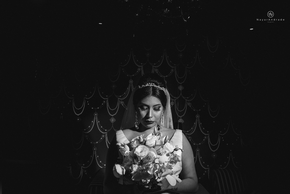 Casamento noturno tematico exclusivo com casal estiloso fotos envolvendo efeitos especiais de fogo e chuva no buffet orion e assessoria jean michel  noiva veste santos maison e noivo veste ricardo almeida fotografia nayara andrade imagiart