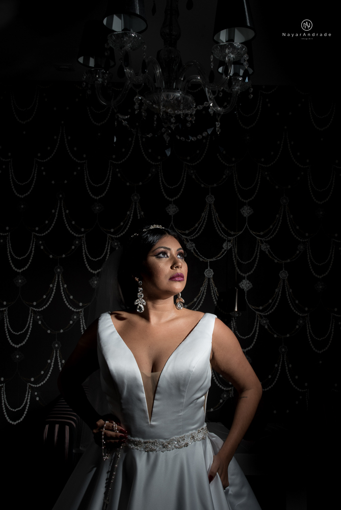 Casamento noturno tematico exclusivo com casal estiloso fotos envolvendo efeitos especiais de fogo e chuva no buffet orion e assessoria jean michel  noiva veste santos maison e noivo veste ricardo almeida fotografia nayara andrade imagiart