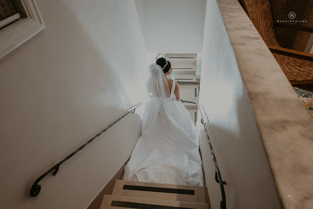 Casamento noturno tematico exclusivo com casal estiloso fotos envolvendo efeitos especiais de fogo e chuva no buffet orion e assessoria jean michel  noiva veste santos maison e noivo veste ricardo almeida fotografia nayara andrade imagiart