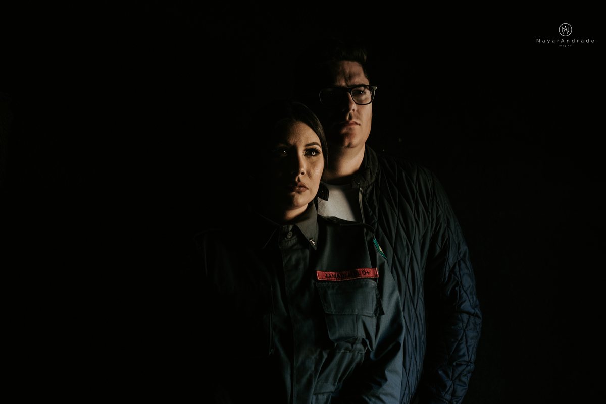 Casamento noturno tematico exclusivo com casal estiloso fotos envolvendo efeitos especiais de fogo e chuva no buffet orion e assessoria jean michel  noiva veste santos maison e noivo veste ricardo almeida fotografia nayara andrade imagiart
