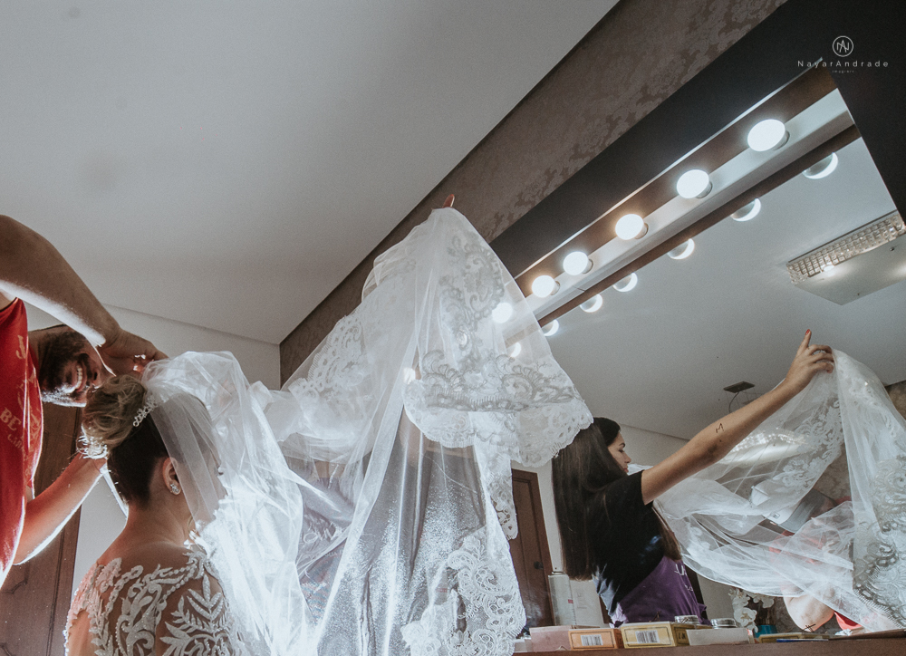 casamento realizado na igreja e salao tremendao em santos noiva com vestido modelo esclusivo de estilista assessoria jean michel cerimonial e beleza yan rodrigues make and hair casamento com detalhes rusticos e homenagem a nossa senhora aparecida 