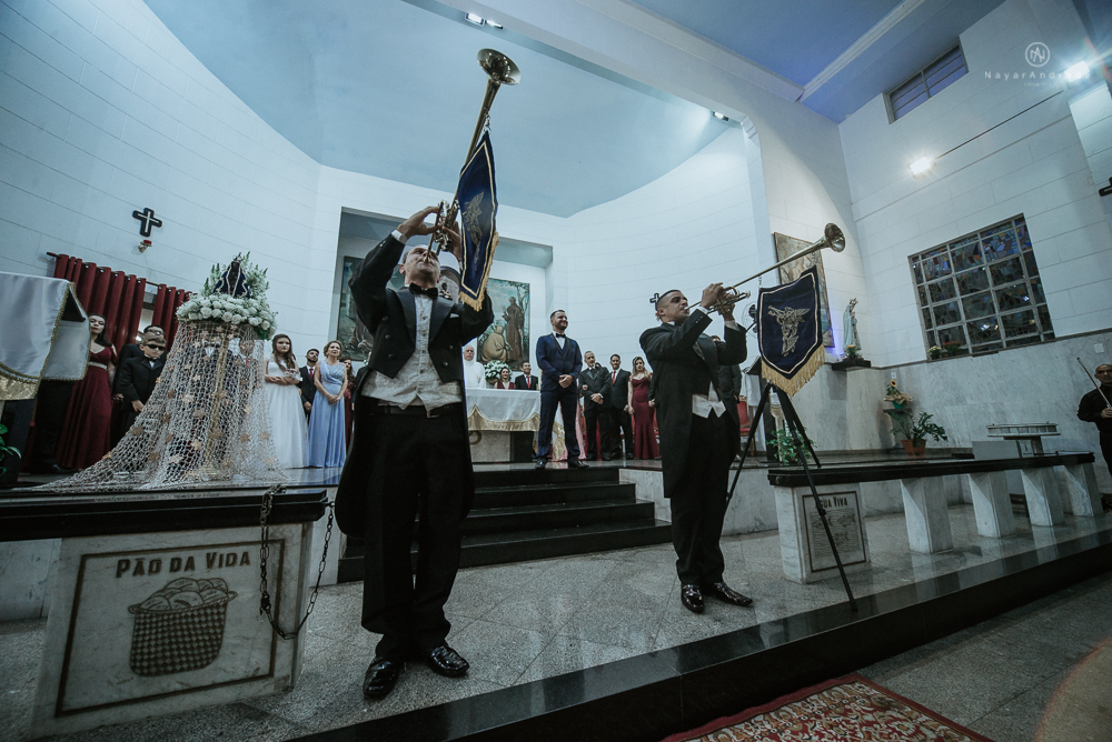 casamento realizado na igreja e salao tremendao em santos noiva com vestido modelo esclusivo de estilista assessoria jean michel cerimonial e beleza yan rodrigues make and hair casamento com detalhes rusticos e homenagem a nossa senhora aparecida 