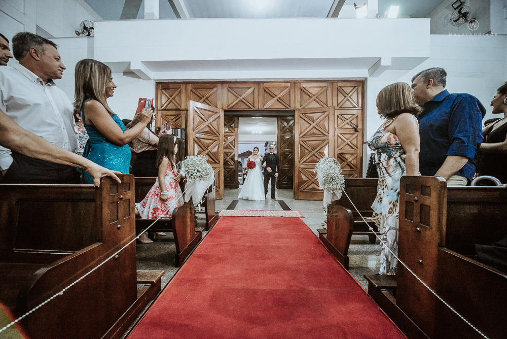 casamento realizado na igreja e salao tremendao em santos noiva com vestido modelo esclusivo de estilista assessoria jean michel cerimonial e beleza yan rodrigues make and hair casamento com detalhes rusticos e homenagem a nossa senhora aparecida 