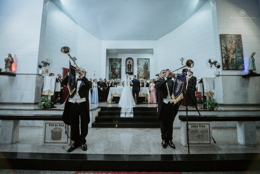 casamento realizado na igreja e salao tremendao em santos noiva com vestido modelo esclusivo de estilista assessoria jean michel cerimonial e beleza yan rodrigues make and hair casamento com detalhes rusticos e homenagem a nossa senhora aparecida 