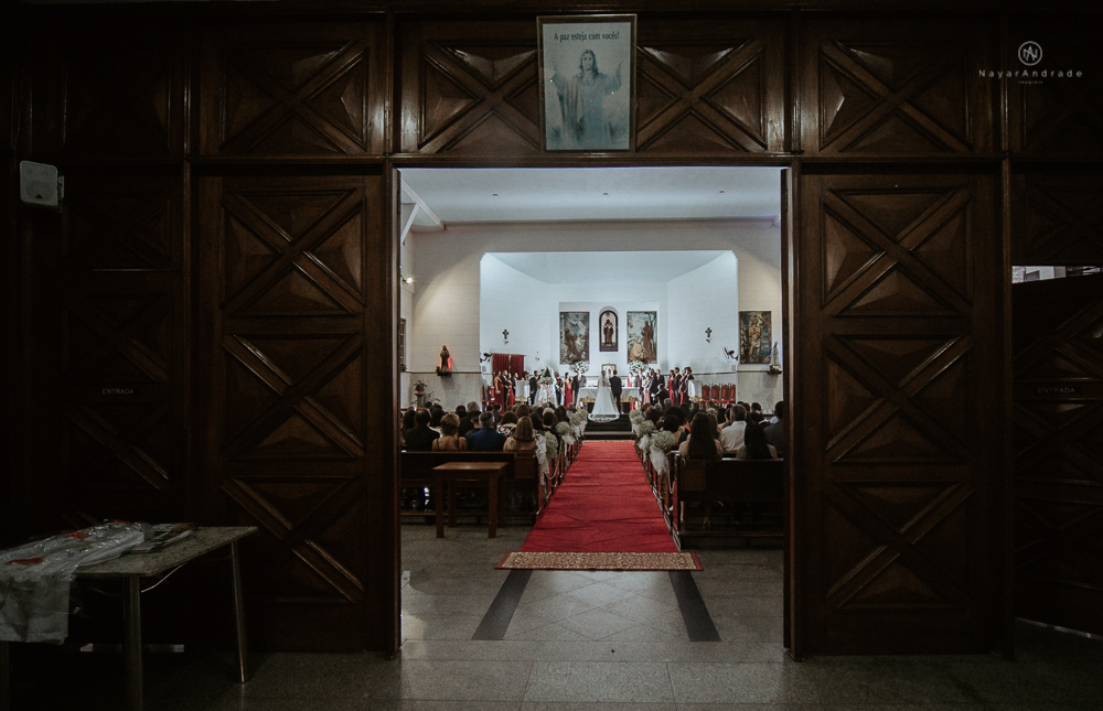 casamento realizado na igreja e salao tremendao em santos noiva com vestido modelo esclusivo de estilista assessoria jean michel cerimonial e beleza yan rodrigues make and hair casamento com detalhes rusticos e homenagem a nossa senhora aparecida 