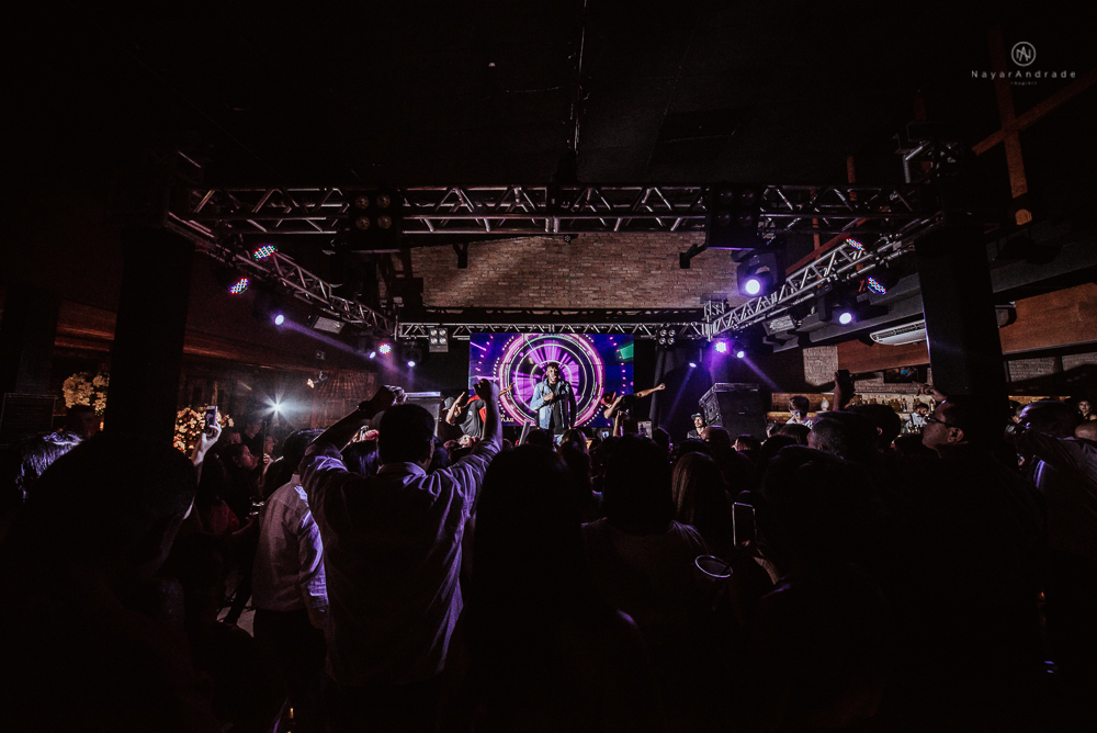 casamento realizado na igreja e salao tremendao em santos noiva com vestido modelo esclusivo de estilista assessoria jean michel cerimonial e beleza yan rodrigues make and hair casamento com detalhes rusticos e homenagem a nossa senhora aparecida 