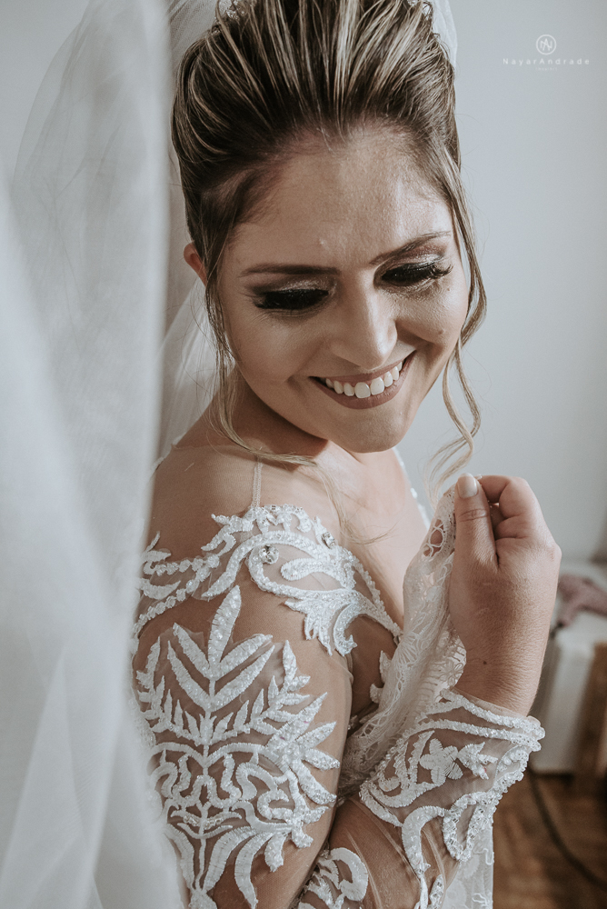 casamento realizado na igreja e salao tremendao em santos noiva com vestido modelo esclusivo de estilista assessoria jean michel cerimonial e beleza yan rodrigues make and hair casamento com detalhes rusticos e homenagem a nossa senhora aparecida 
