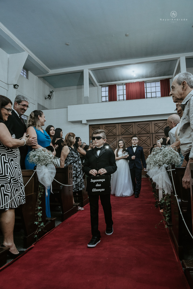 casamento realizado na igreja e salao tremendao em santos noiva com vestido modelo esclusivo de estilista assessoria jean michel cerimonial e beleza yan rodrigues make and hair casamento com detalhes rusticos e homenagem a nossa senhora aparecida 