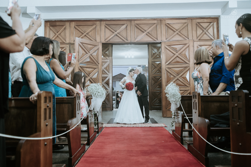 casamento realizado na igreja e salao tremendao em santos noiva com vestido modelo esclusivo de estilista assessoria jean michel cerimonial e beleza yan rodrigues make and hair casamento com detalhes rusticos e homenagem a nossa senhora aparecida 