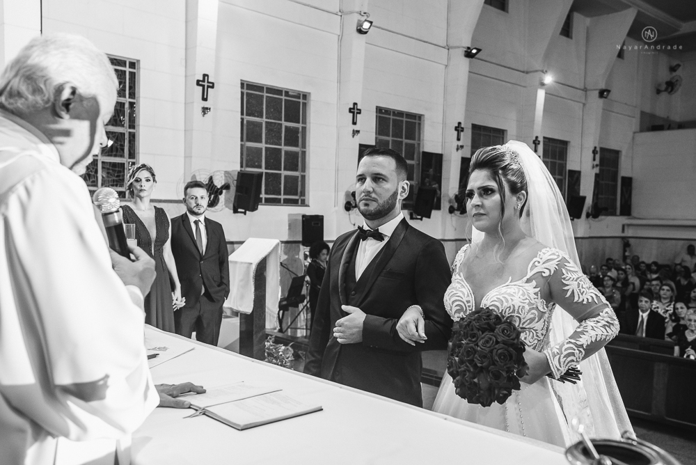 casamento realizado na igreja e salao tremendao em santos noiva com vestido modelo esclusivo de estilista assessoria jean michel cerimonial e beleza yan rodrigues make and hair casamento com detalhes rusticos e homenagem a nossa senhora aparecida 