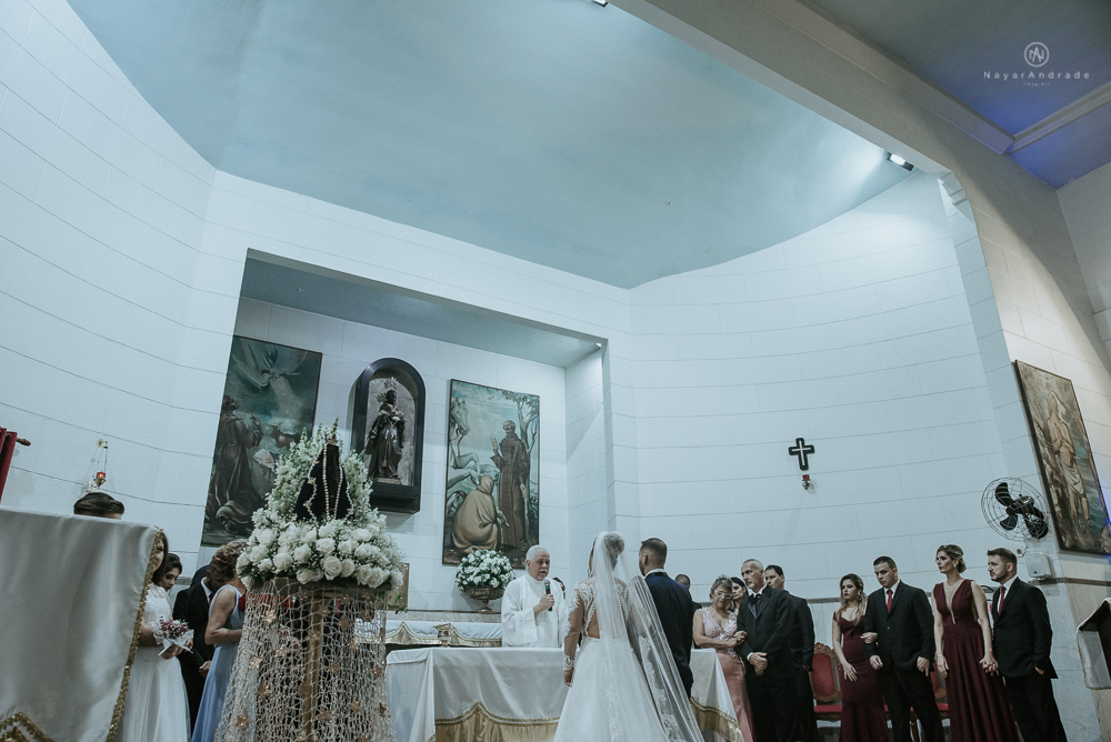 casamento realizado na igreja e salao tremendao em santos noiva com vestido modelo esclusivo de estilista assessoria jean michel cerimonial e beleza yan rodrigues make and hair casamento com detalhes rusticos e homenagem a nossa senhora aparecida 