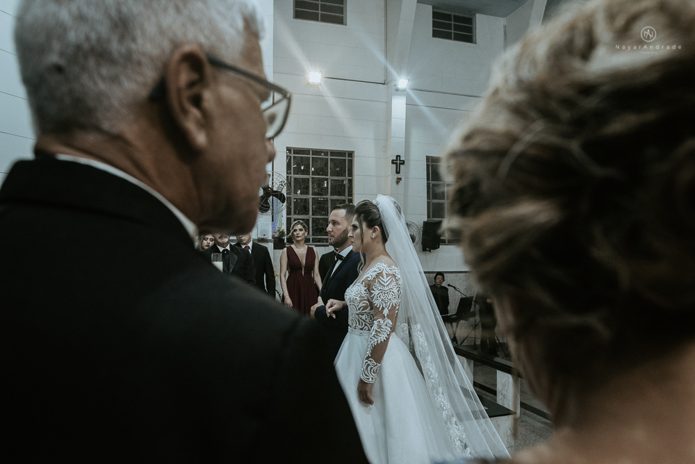 casamento realizado na igreja e salao tremendao em santos noiva com vestido modelo esclusivo de estilista assessoria jean michel cerimonial e beleza yan rodrigues make and hair casamento com detalhes rusticos e homenagem a nossa senhora aparecida 