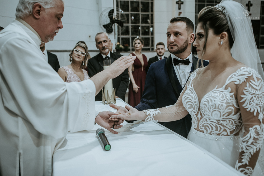 casamento realizado na igreja e salao tremendao em santos noiva com vestido modelo esclusivo de estilista assessoria jean michel cerimonial e beleza yan rodrigues make and hair casamento com detalhes rusticos e homenagem a nossa senhora aparecida 