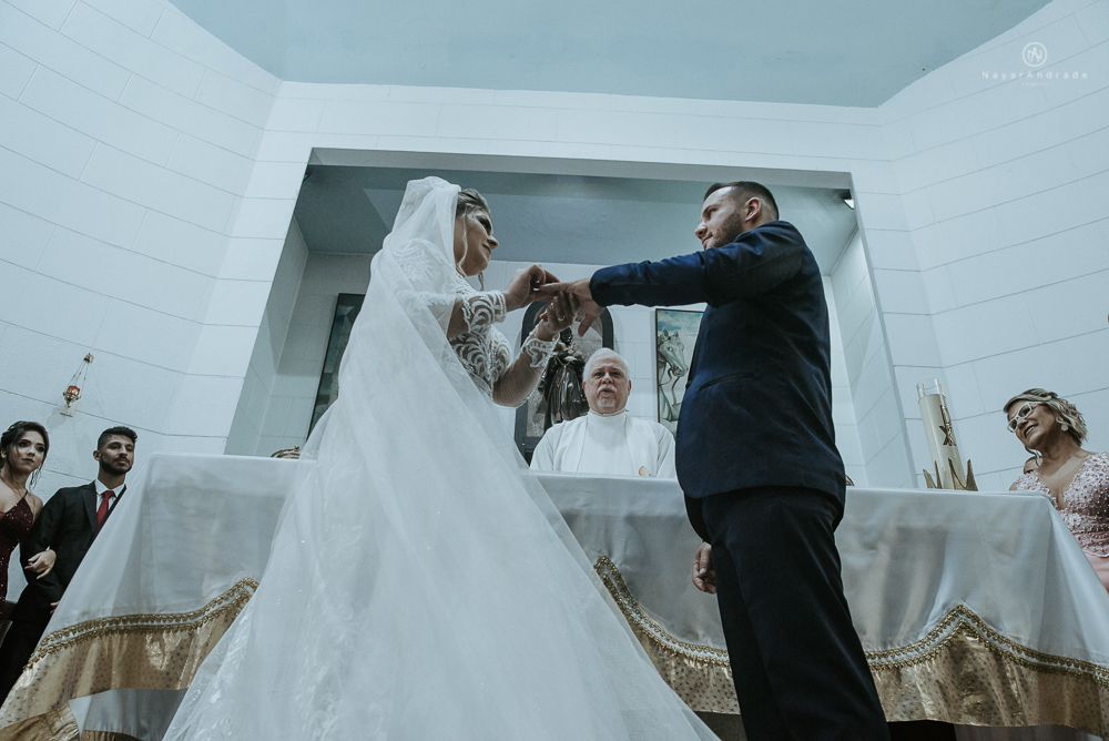 casamento realizado na igreja e salao tremendao em santos noiva com vestido modelo esclusivo de estilista assessoria jean michel cerimonial e beleza yan rodrigues make and hair casamento com detalhes rusticos e homenagem a nossa senhora aparecida 