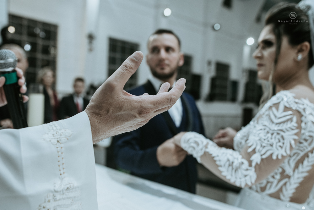 casamento realizado na igreja e salao tremendao em santos noiva com vestido modelo esclusivo de estilista assessoria jean michel cerimonial e beleza yan rodrigues make and hair casamento com detalhes rusticos e homenagem a nossa senhora aparecida 
