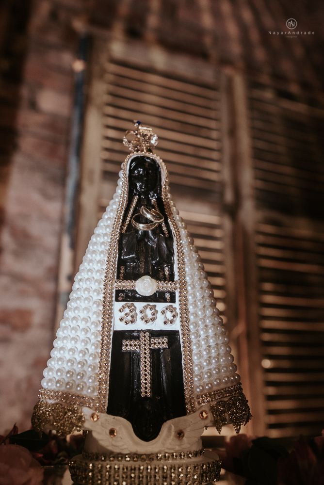 casamento realizado na igreja e salao tremendao em santos noiva com vestido modelo esclusivo de estilista assessoria jean michel cerimonial e beleza yan rodrigues make and hair casamento com detalhes rusticos e homenagem a nossa senhora aparecida 