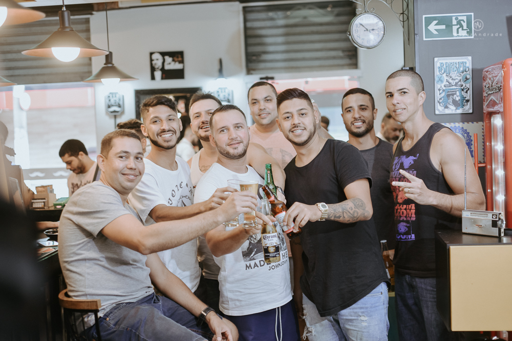 casamento realizado na igreja e salao tremendao em santos noiva com vestido modelo esclusivo de estilista assessoria jean michel cerimonial e beleza yan rodrigues make and hair casamento com detalhes rusticos e homenagem a nossa senhora aparecida 