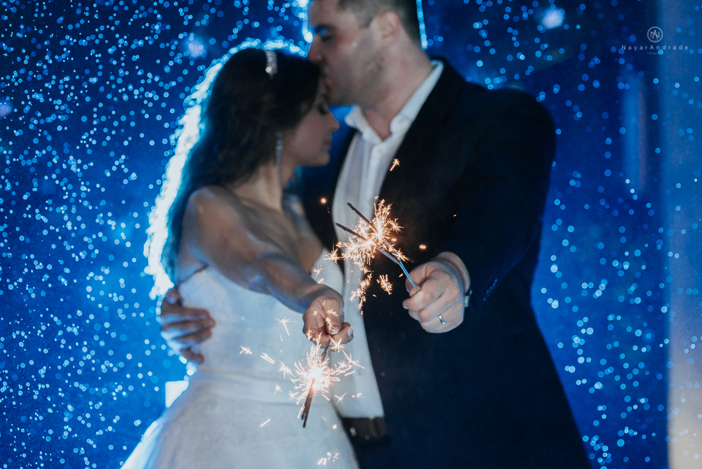 fotografia foto de casamento feito com casal na chuva em santos