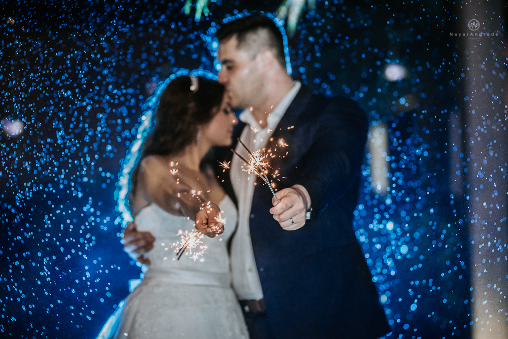 fotografia foto de casamento feito com casal na chuva em santos