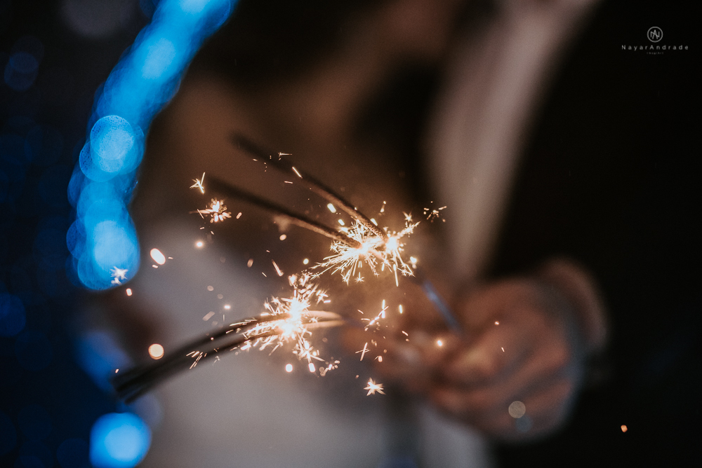 fotografia foto de casamento feito com casal na chuva em santos
