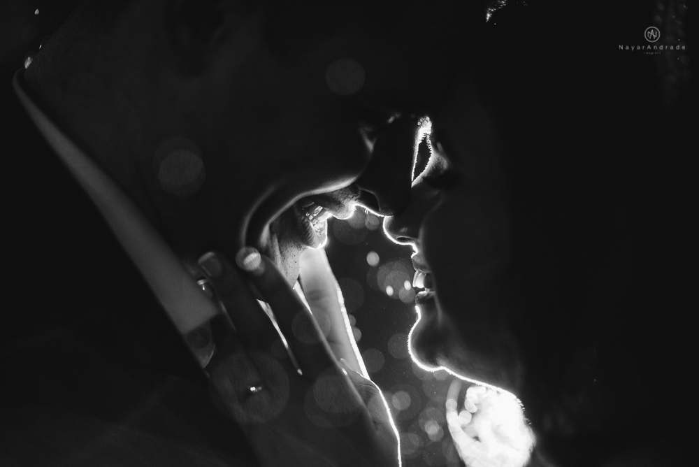 fotografia foto de casamento feito com casal na chuva em santos