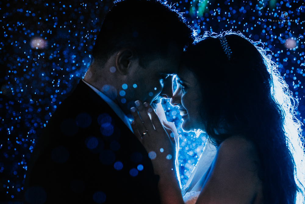 fotografia foto de casamento feito com casal na chuva em santos