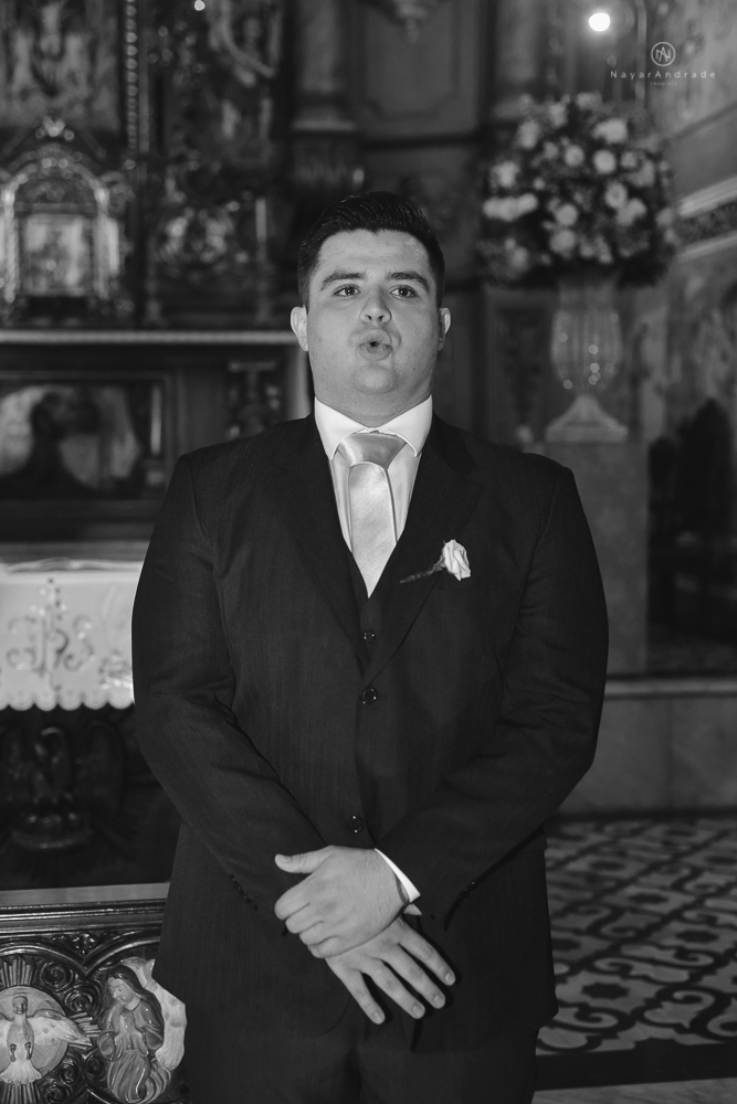 fotografia de casamento na igreja santo antonio do valongo em santos de noite com passarela espelhada e noivos no estilo classico ideias de fotografia de casamento