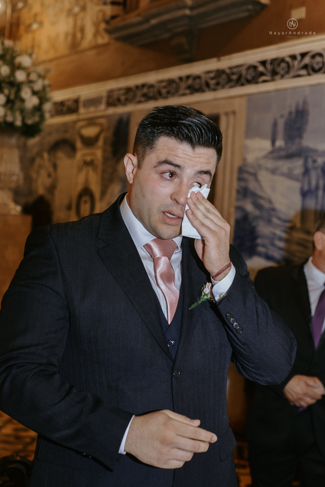 fotografia de casamento na igreja santo antonio do valongo em santos de noite com passarela espelhada e noivos no estilo classico ideias de fotografia de casamento