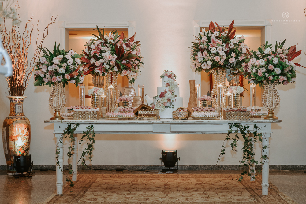 fotografia de casamento na igreja santo antonio do valongo em santos de noite com passarela espelhada e noivos no estilo classico ideias de fotografia de casamento
