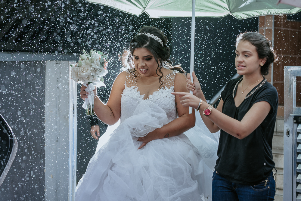 making of de noiva no salao mariana assis em cubatao fotografia nayara andrade modelo de maquiagem  e penteado para noiva casamento de dia