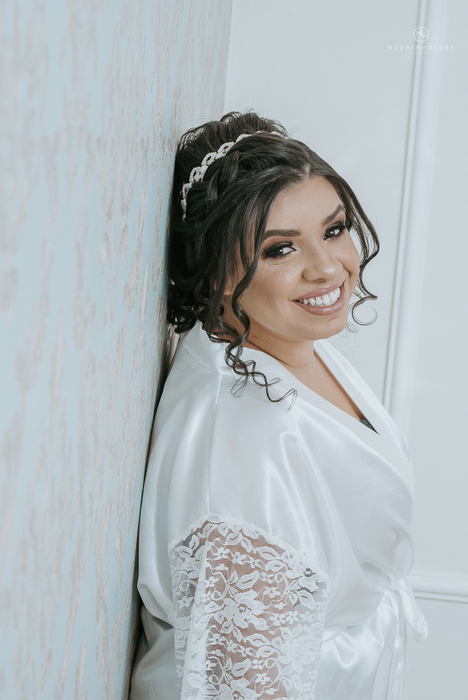 making of de noiva no salao mariana assis em cubatao fotografia nayara andrade modelo de maquiagem  e penteado para noiva casamento de dia