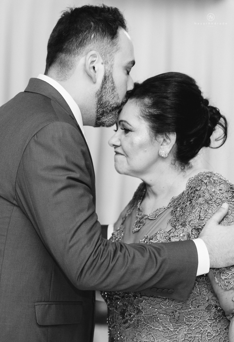 Casamento classico chique no espaco lounge tremendao em santos com flores brancas passarela espelhada lustres e muito amor fotografia nayara andrade decoracao boulevard das flores santos