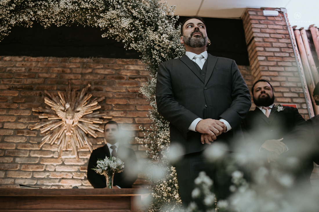 Casamento classico chique no espaco lounge tremendao em santos com flores brancas passarela espelhada lustres e muito amor fotografia nayara andrade decoracao boulevard das flores santos