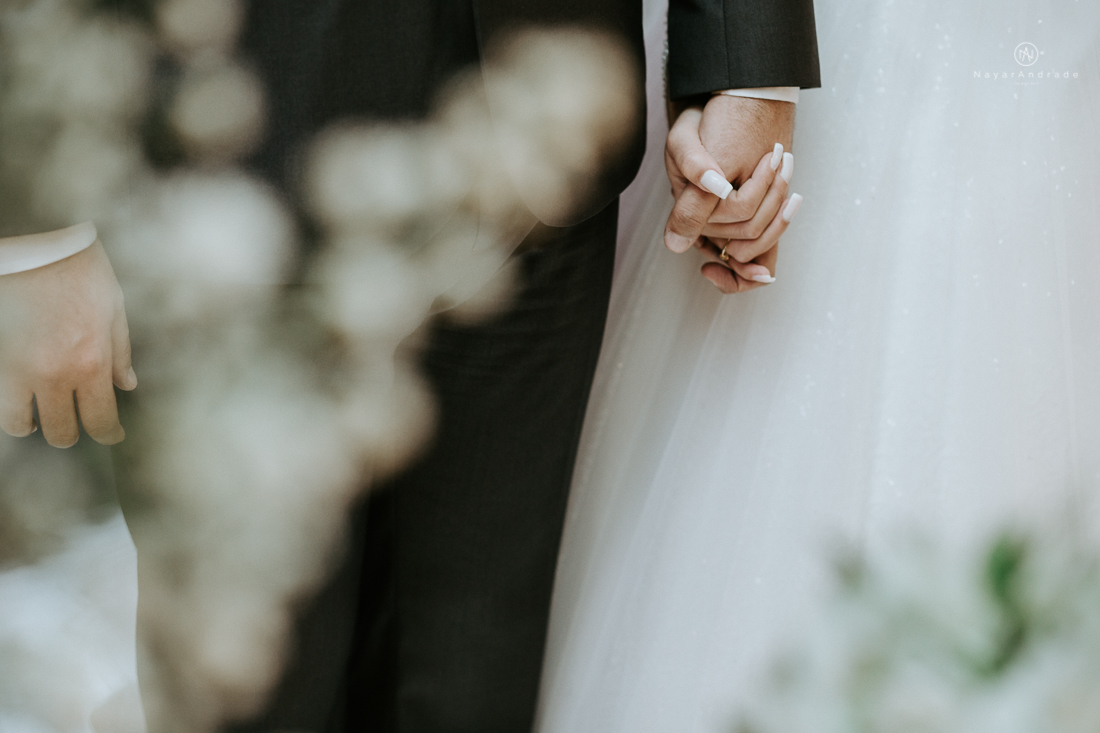 Casamento classico chique no espaco lounge tremendao em santos com flores brancas passarela espelhada lustres e muito amor fotografia nayara andrade decoracao boulevard das flores santos
