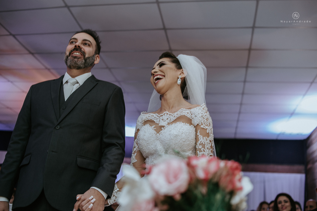 Casamento classico chique no espaco lounge tremendao em santos com flores brancas passarela espelhada lustres e muito amor fotografia nayara andrade decoracao boulevard das flores santos