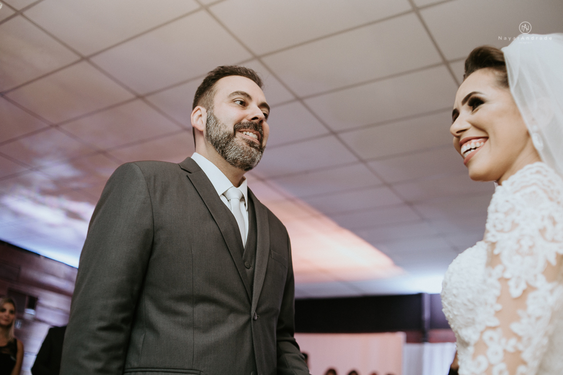 Casamento classico chique no espaco lounge tremendao em santos com flores brancas passarela espelhada lustres e muito amor fotografia nayara andrade decoracao boulevard das flores santos
