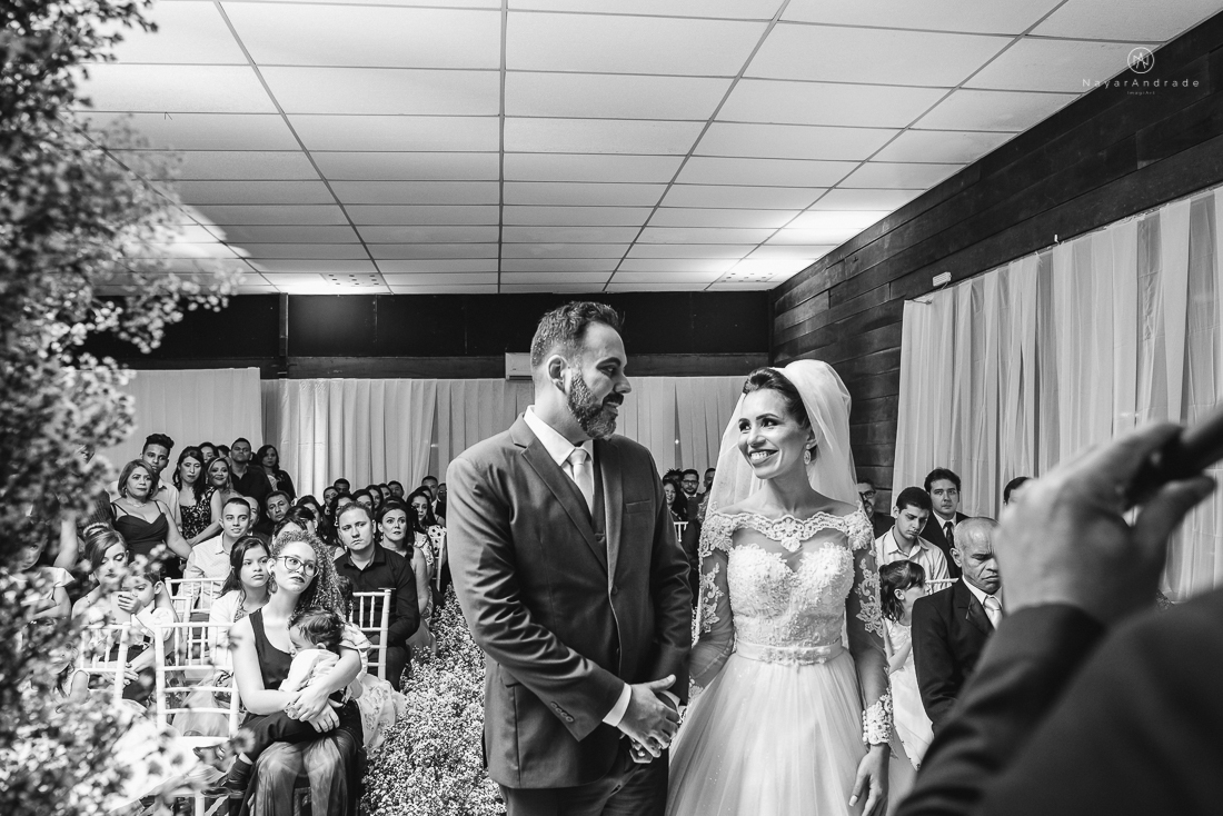 Casamento classico chique no espaco lounge tremendao em santos com flores brancas passarela espelhada lustres e muito amor fotografia nayara andrade decoracao boulevard das flores santos
