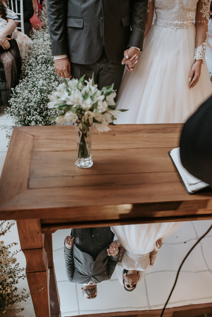 Casamento classico chique no espaco lounge tremendao em santos com flores brancas passarela espelhada lustres e muito amor fotografia nayara andrade decoracao boulevard das flores santos