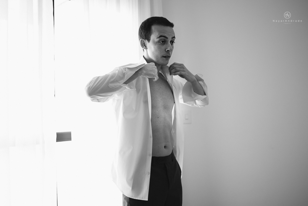 casamento rustico no campo de dia com cerimonia no jardim do sao vicente golf club noiva linda e classica com vestido de renda sem brilho e noivo de terno azul