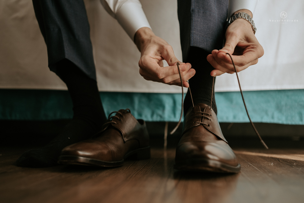 casamento rustico no campo de dia com cerimonia no jardim do sao vicente golf club noiva linda e classica com vestido de renda sem brilho e noivo de terno azul