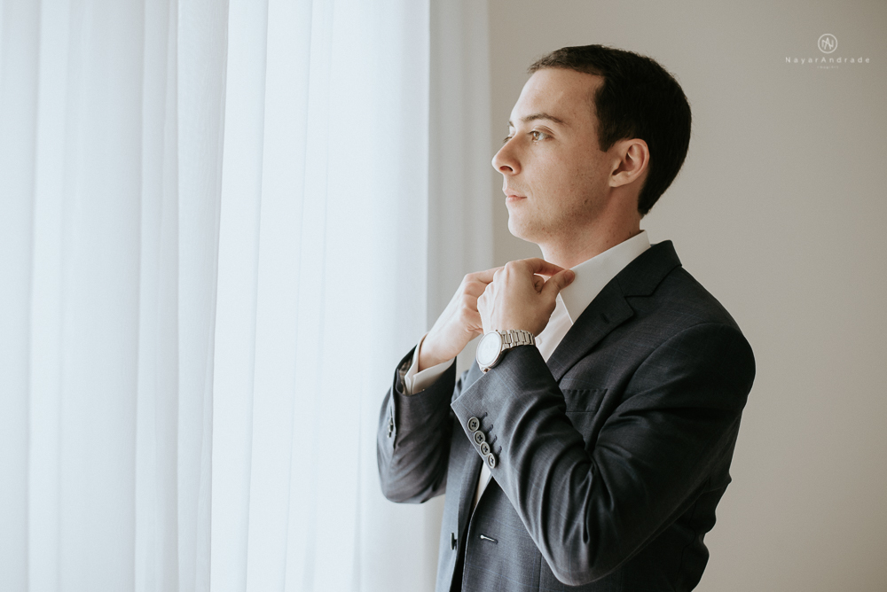 casamento rustico no campo de dia com cerimonia no jardim do sao vicente golf club noiva linda e classica com vestido de renda sem brilho e noivo de terno azul