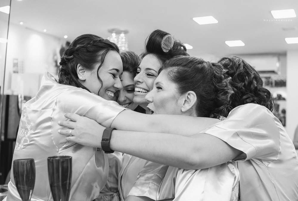 casamento rustico no campo de dia com cerimonia no jardim do sao vicente golf club noiva linda e classica com vestido de renda sem brilho e noivo de terno azul
