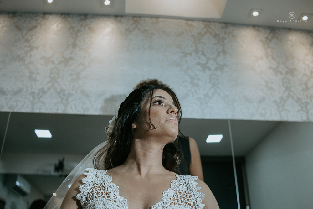 casamento rustico no campo de dia com cerimonia no jardim do sao vicente golf club noiva linda e classica com vestido de renda sem brilho e noivo de terno azul