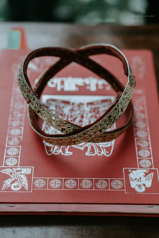 casamento rustico no campo de dia com cerimonia no jardim do sao vicente golf club noiva linda e classica com vestido de renda sem brilho e noivo de terno azul