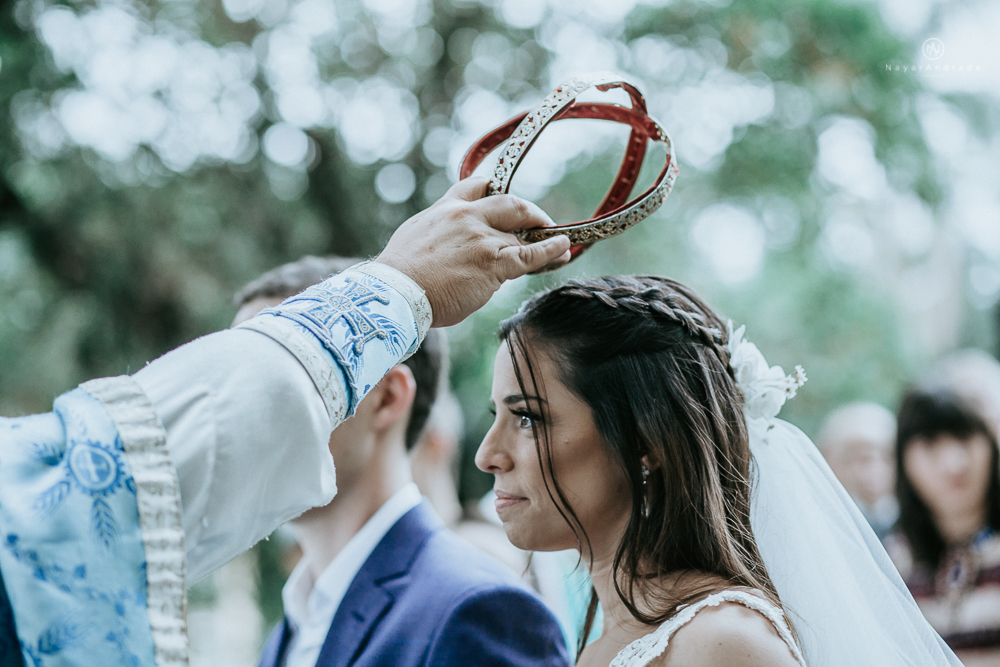casamento rustico no campo de dia com cerimonia no jardim do sao vicente golf club noiva linda e classica com vestido de renda sem brilho e noivo de terno azul