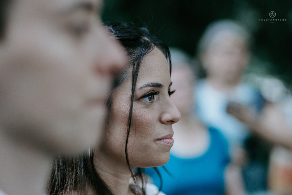 casamento rustico no campo de dia com cerimonia no jardim do sao vicente golf club noiva linda e classica com vestido de renda sem brilho e noivo de terno azul
