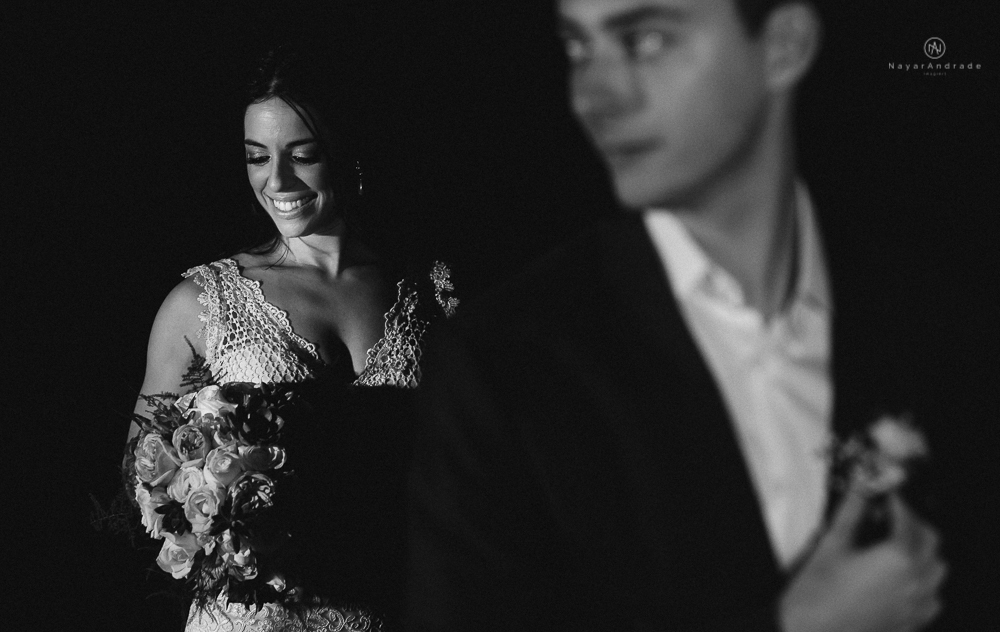 casamento rustico no campo de dia com cerimonia no jardim do sao vicente golf club noiva linda e classica com vestido de renda sem brilho e noivo de terno azul